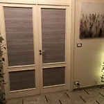 Casa Gianduia Davanti Al Grattacielo