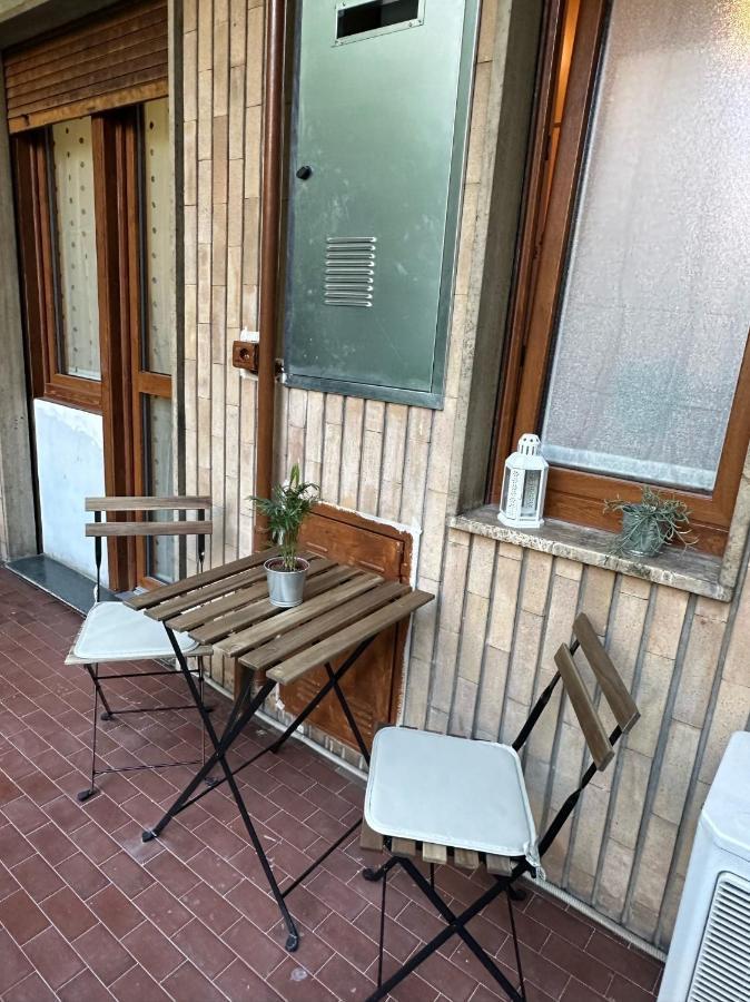 Casa Gianduia Davanti Al Grattacielo *