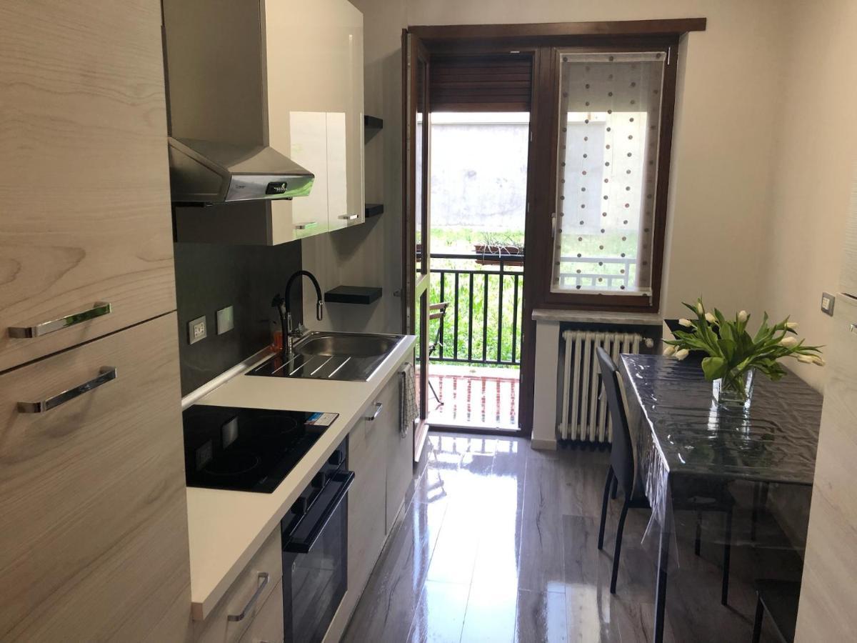 Casa Gianduia Davanti Al Grattacielo *